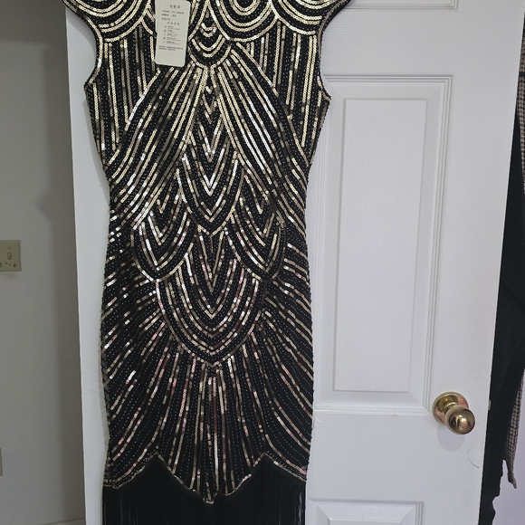 Dress - Picture 5 of 8